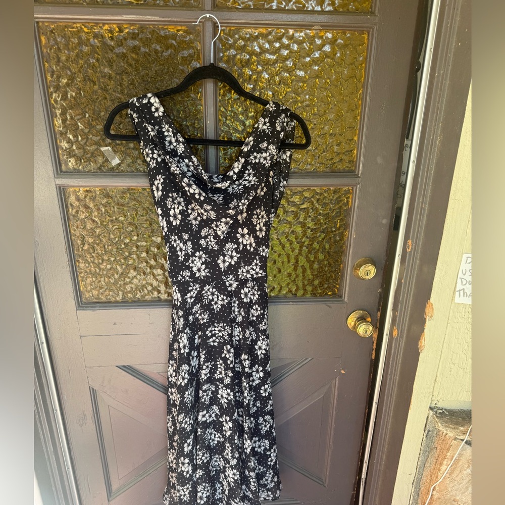Roz & Ali Elegant Black and White Floral Dress with waist tie
